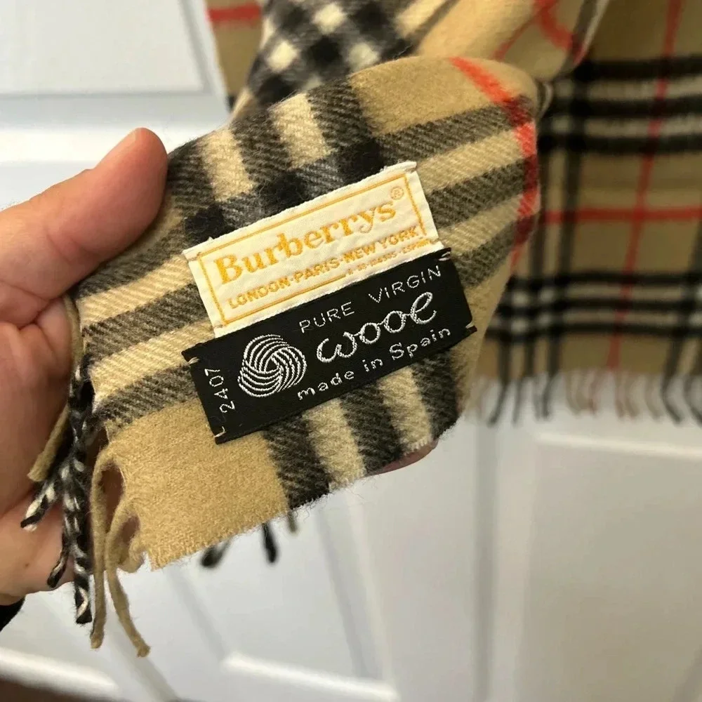 Vintage Burberry yellow/ white tag wool scarf.